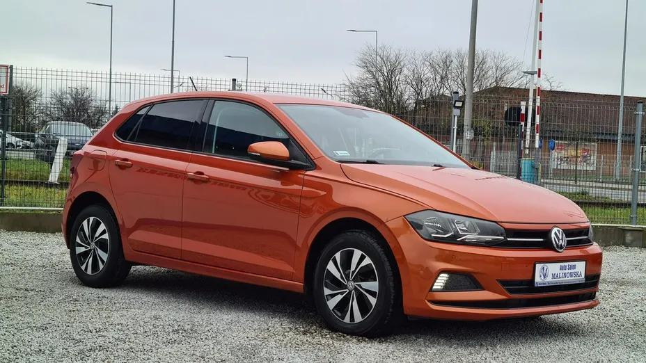 VOLKSWAGEN Polo -