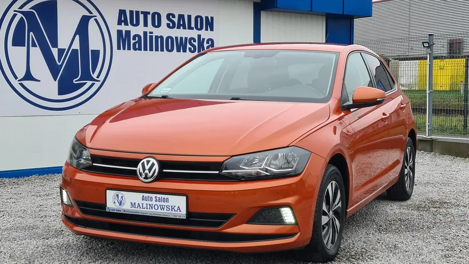 VOLKSWAGEN Polo -