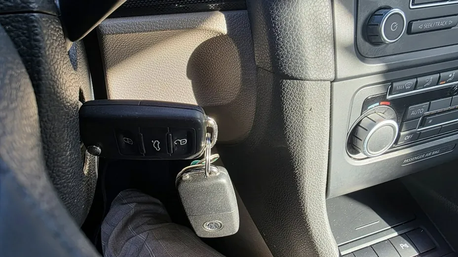 VOLKSWAGEN Golf -