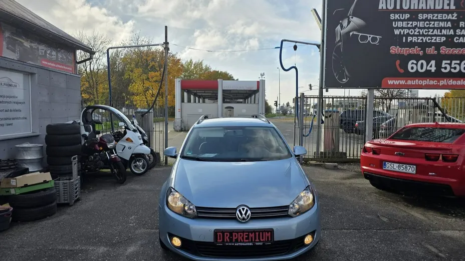 VOLKSWAGEN Golf -
