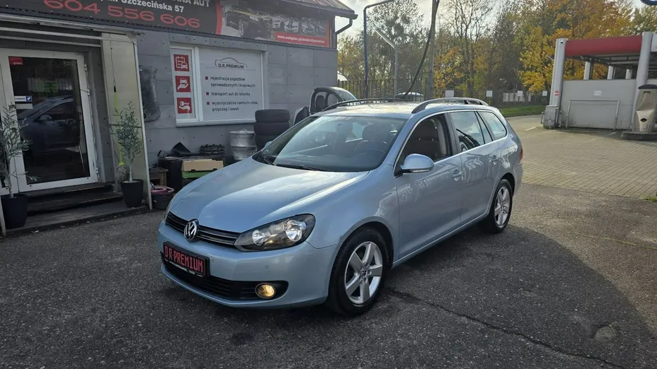 VOLKSWAGEN Golf -