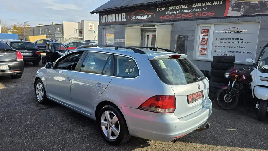 VOLKSWAGEN Golf -
