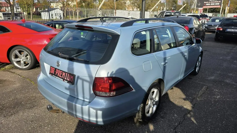 VOLKSWAGEN Golf -