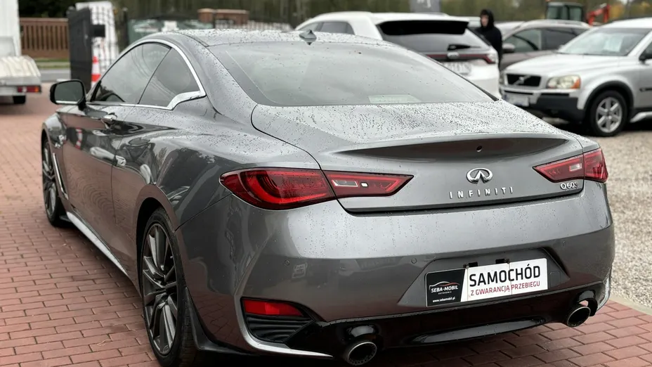 INFINITI Q60 -