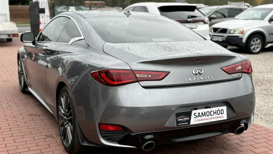 INFINITI Q60 -