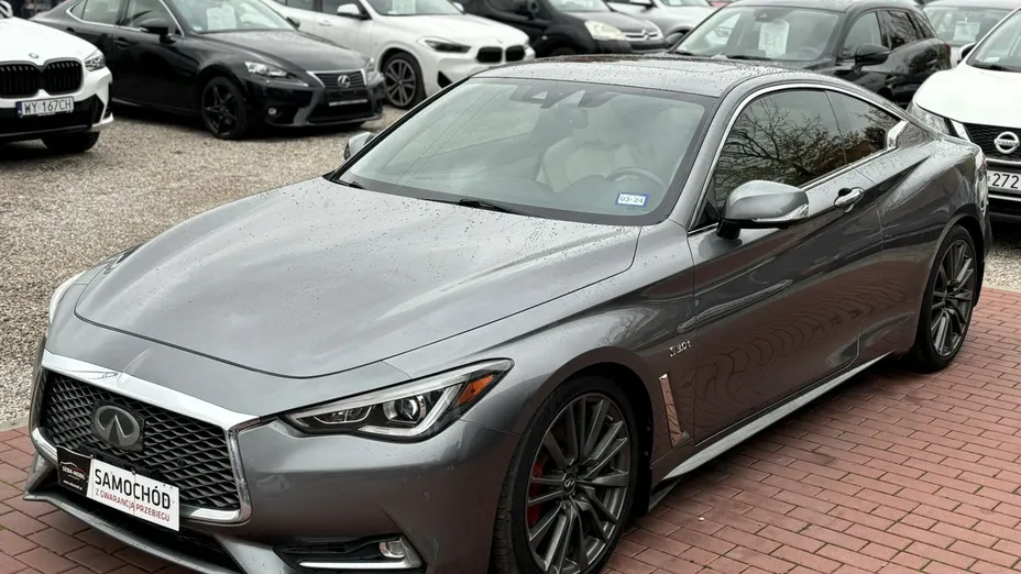 INFINITI Q60 -