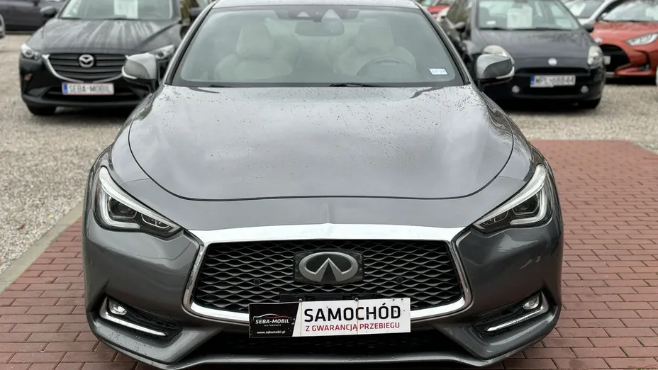 INFINITI Q60 -