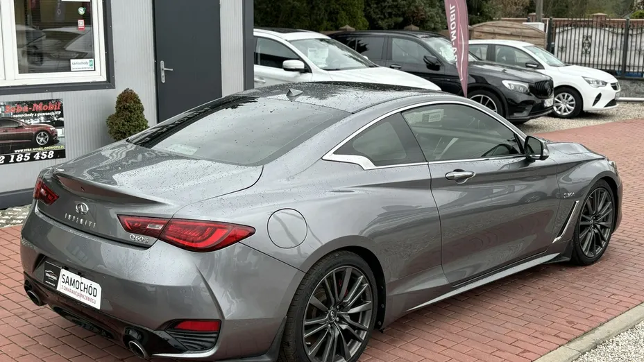INFINITI Q60 -