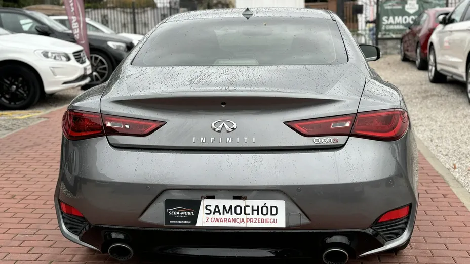 INFINITI Q60 -