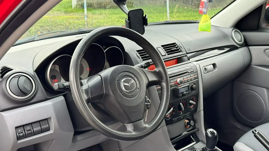 MAZDA 3 -