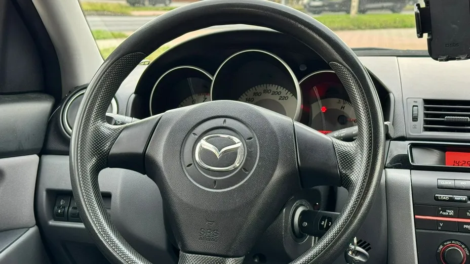 MAZDA 3 -
