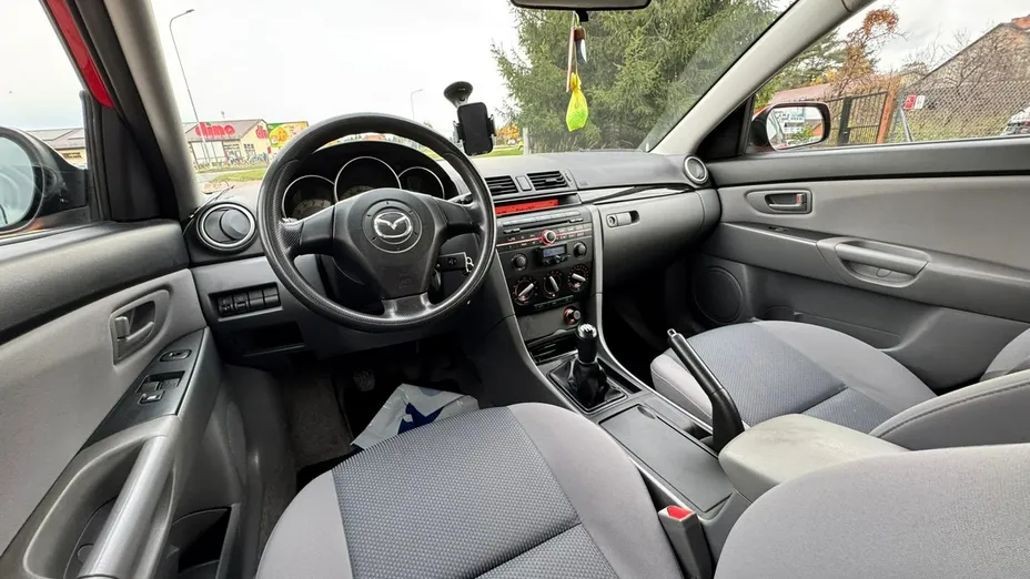 MAZDA 3 -