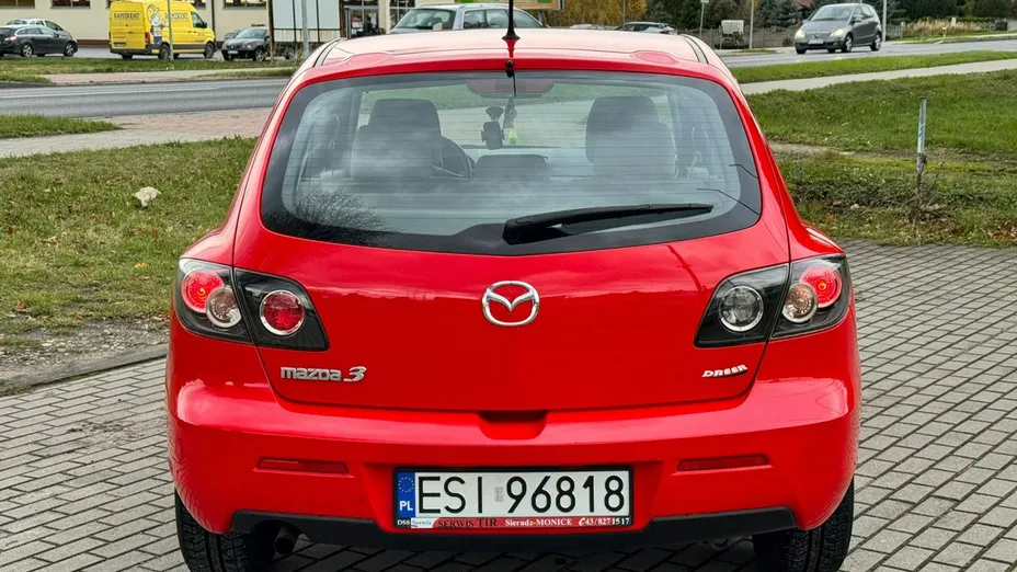 MAZDA 3 -