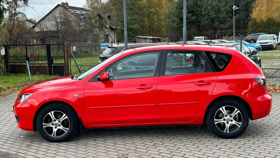 MAZDA 3 -