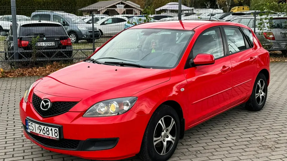 MAZDA 3 -