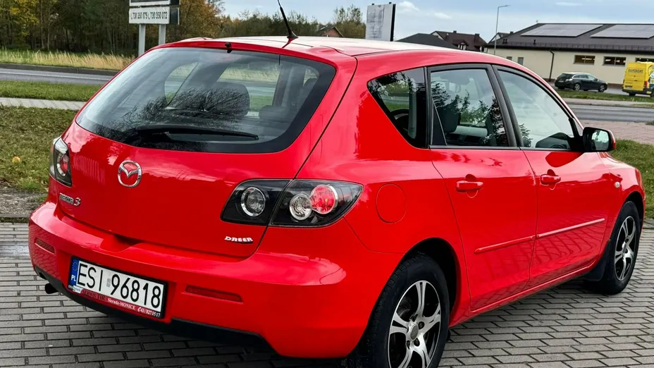 MAZDA 3 -