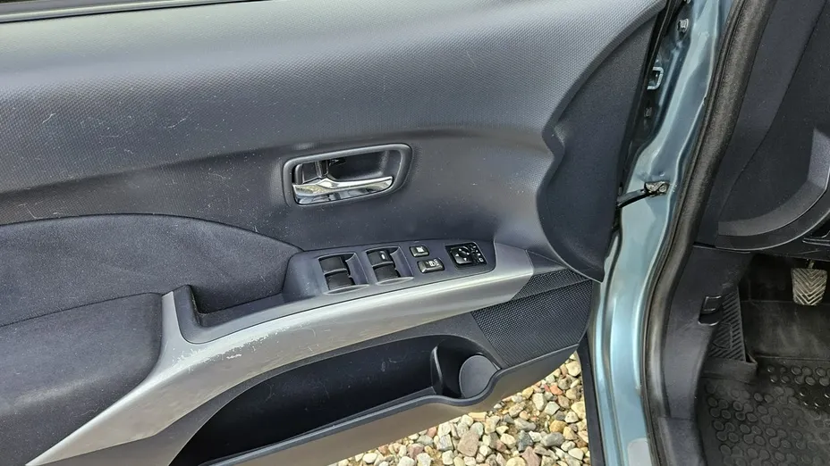 MITSUBISHI Outlander -