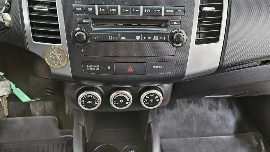 MITSUBISHI Outlander -