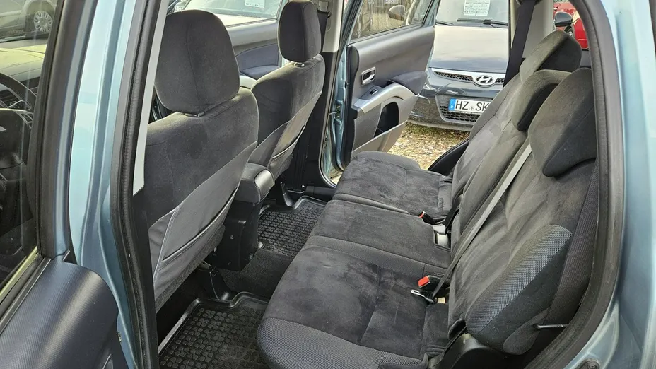 MITSUBISHI Outlander -