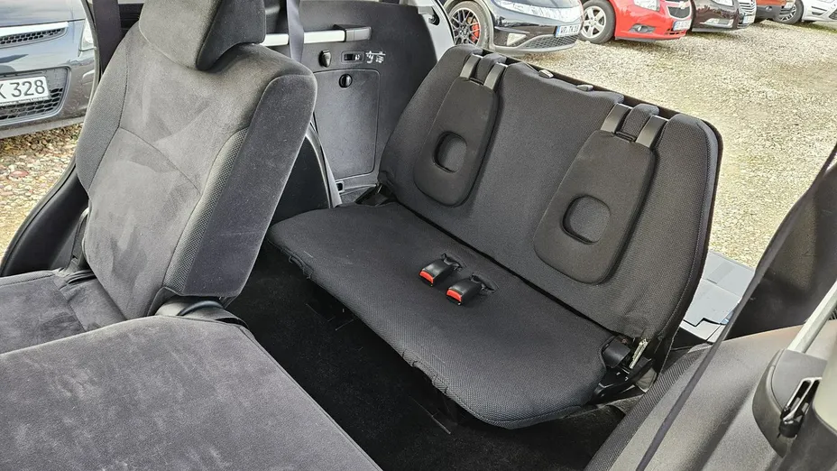 MITSUBISHI Outlander -