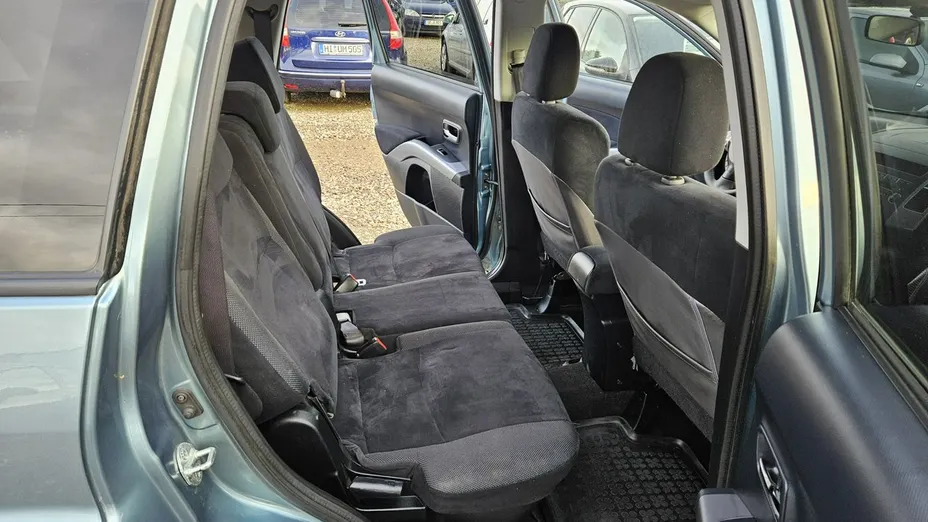 MITSUBISHI Outlander -