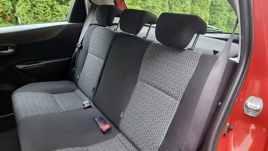 TOYOTA Yaris -