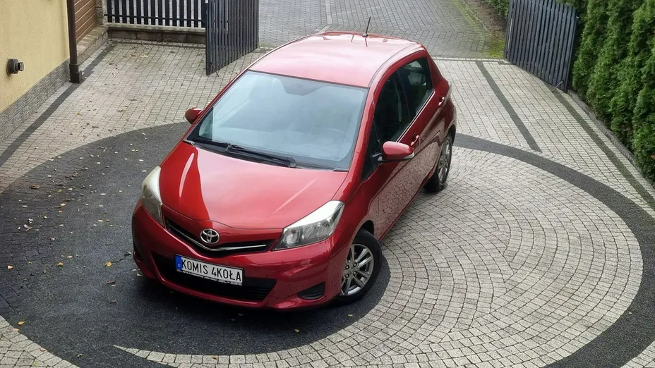 TOYOTA Yaris -