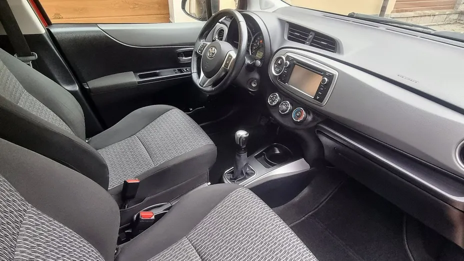 TOYOTA Yaris -
