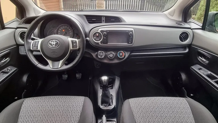 TOYOTA Yaris -