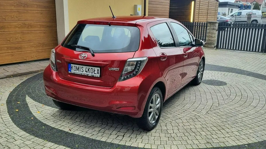 TOYOTA Yaris -