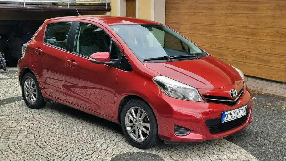 TOYOTA Yaris -