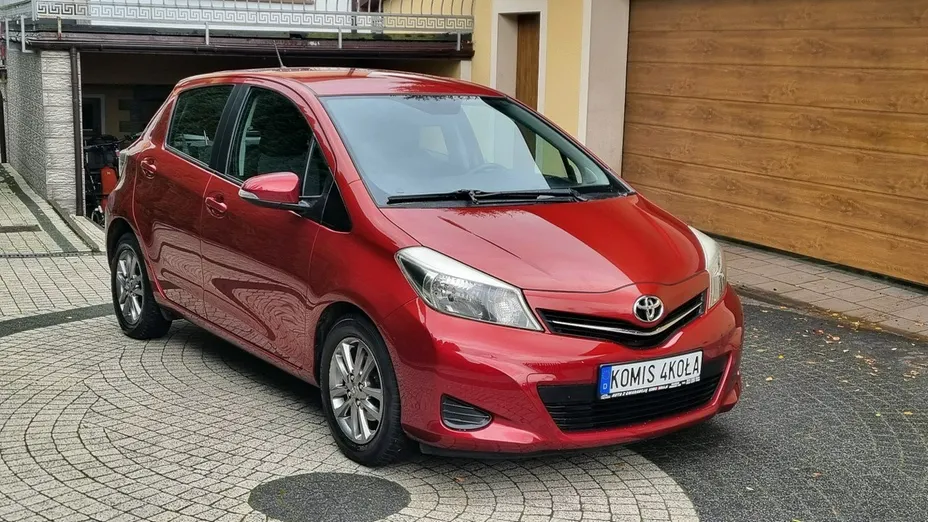 TOYOTA Yaris -