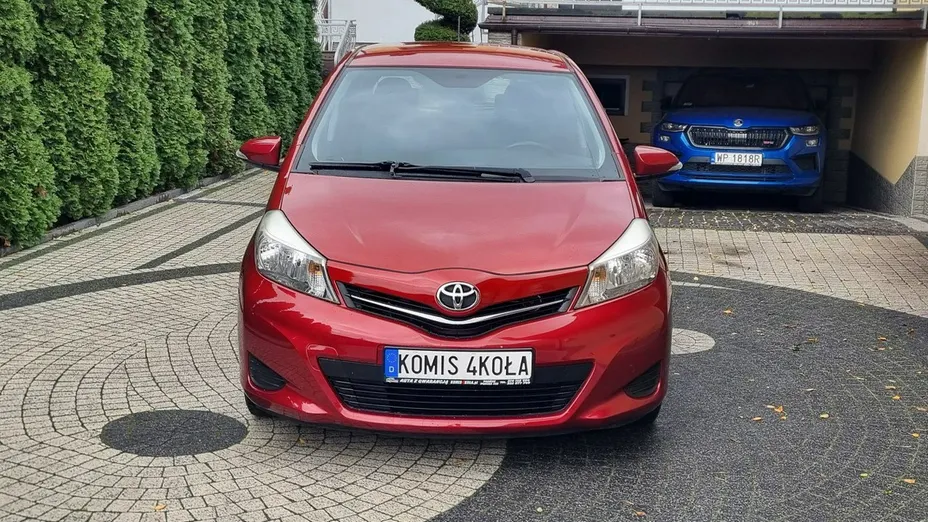 TOYOTA Yaris -