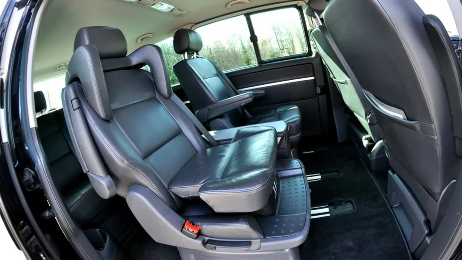 VOLKSWAGEN Multivan -