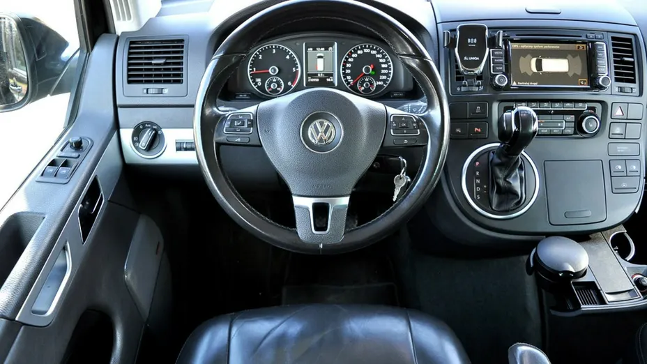 VOLKSWAGEN Multivan -