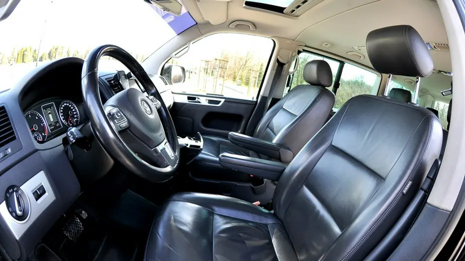 VOLKSWAGEN Multivan -