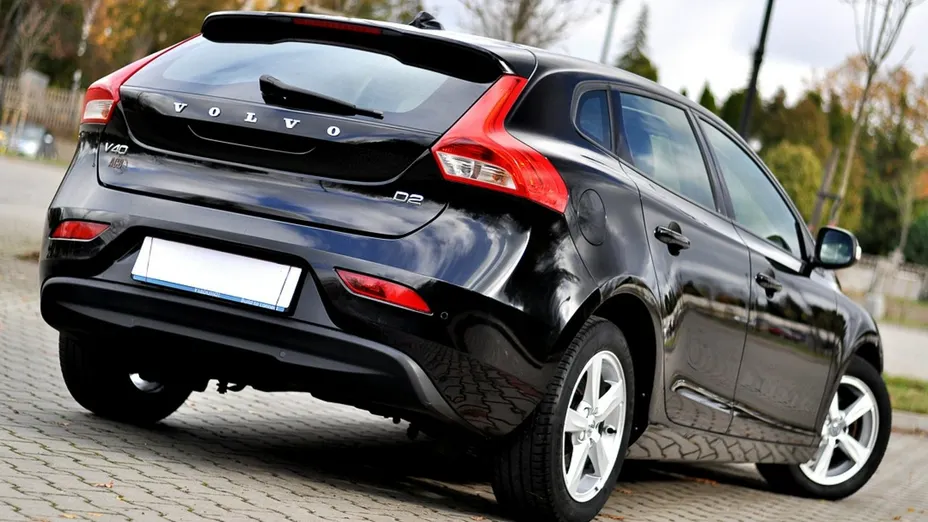 VOLVO V40 -