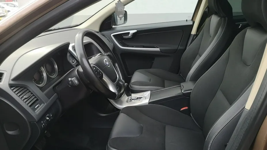VOLVO XC60 -