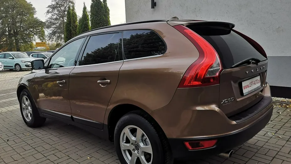 VOLVO XC60 -
