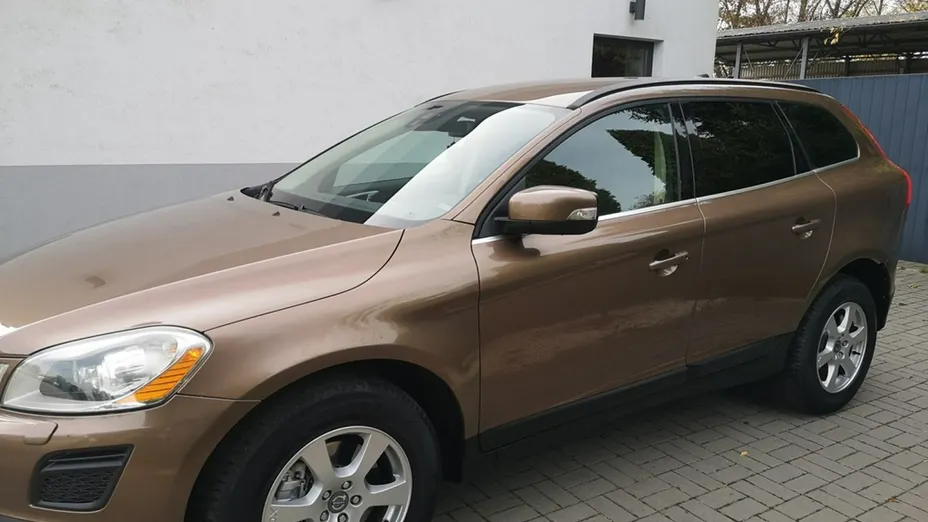 VOLVO XC60 -