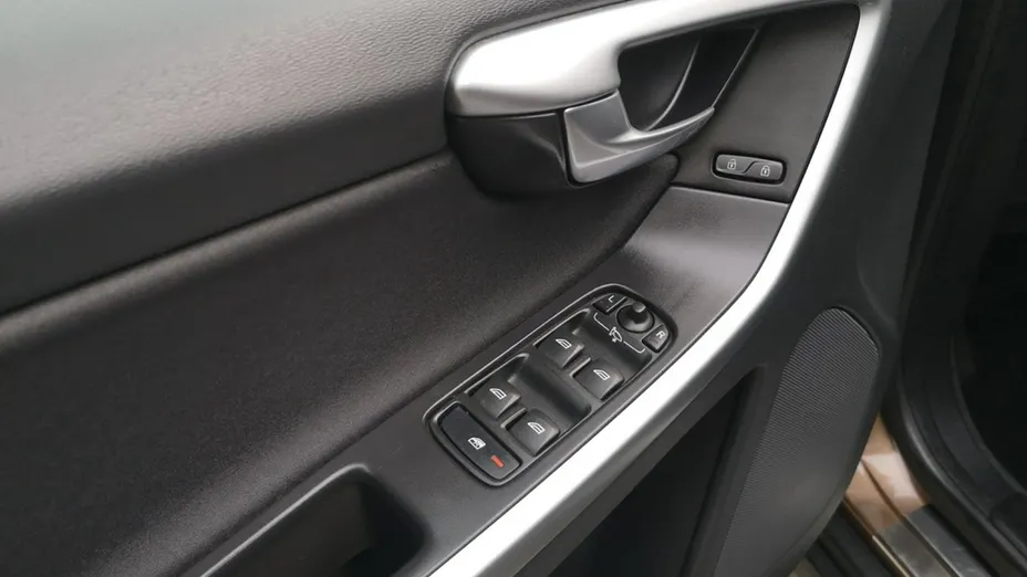 VOLVO XC60 -