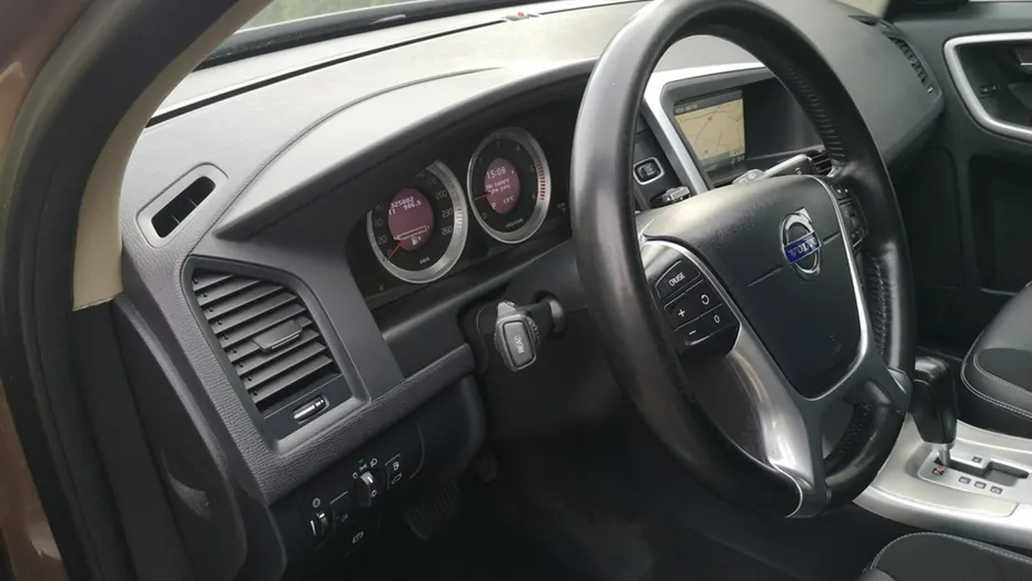 VOLVO XC60 -