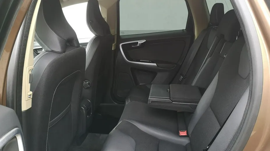 VOLVO XC60 -