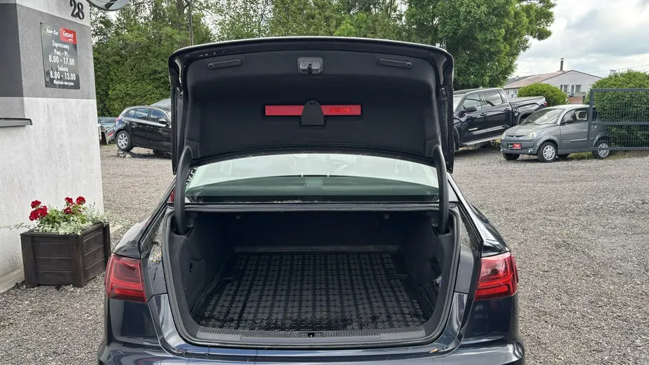 AUDI A6 -