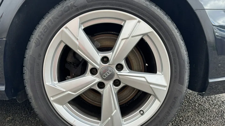 AUDI A6 -