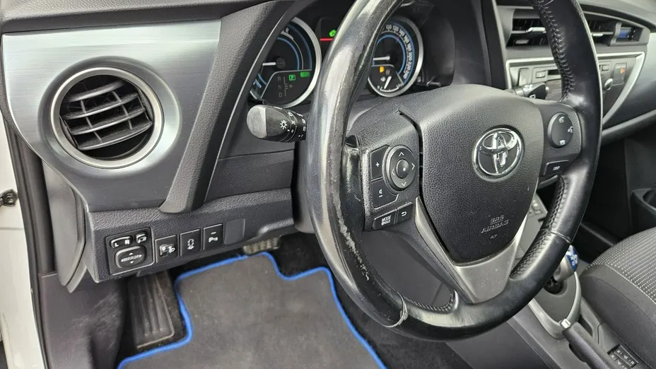 TOYOTA Auris -