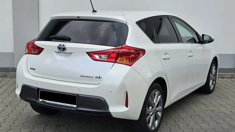 TOYOTA Auris -
