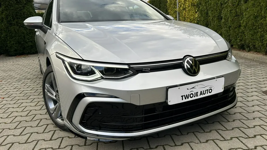 VOLKSWAGEN Golf -