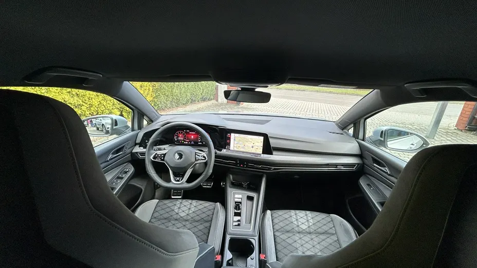 VOLKSWAGEN Golf -