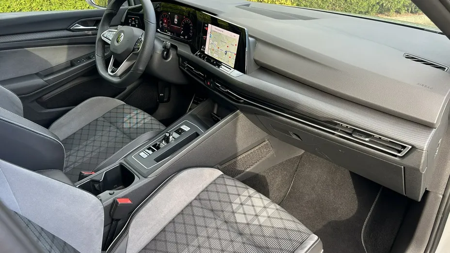VOLKSWAGEN Golf -